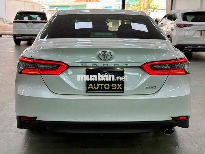 Toyota Camry 2023 2.0Q - 7000 km