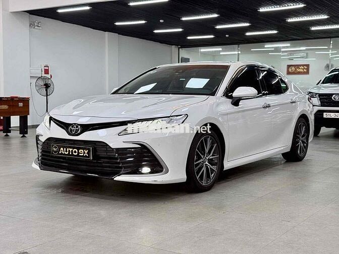 Toyota Camry 2023 2.0Q - 7000 km