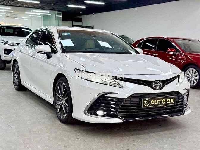 Toyota Camry 2023 2.0Q - 7000 km