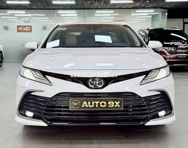 Toyota Camry 2023 2.0Q - 7000 km