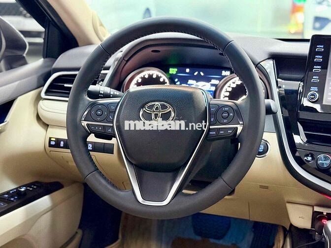 Toyota Camry 2023 2.0Q - 7000 km