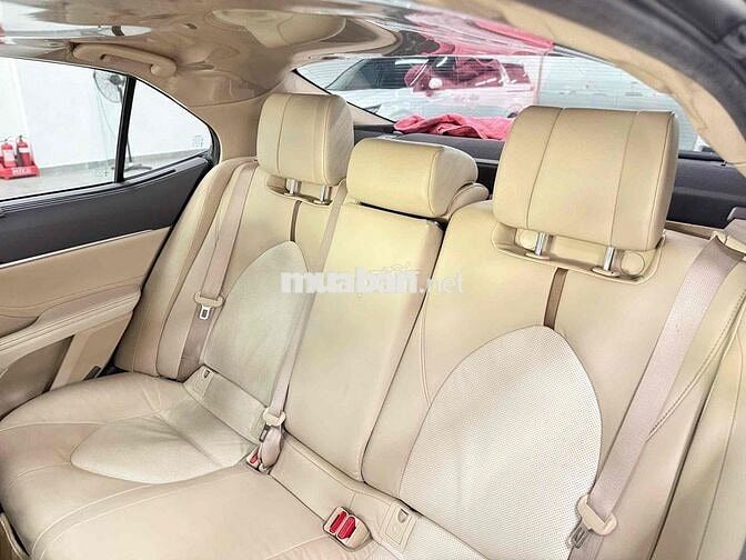 Toyota Camry 2023 2.0Q - 7000 km