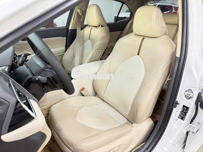 Toyota Camry 2023 2.0Q - 7000 km