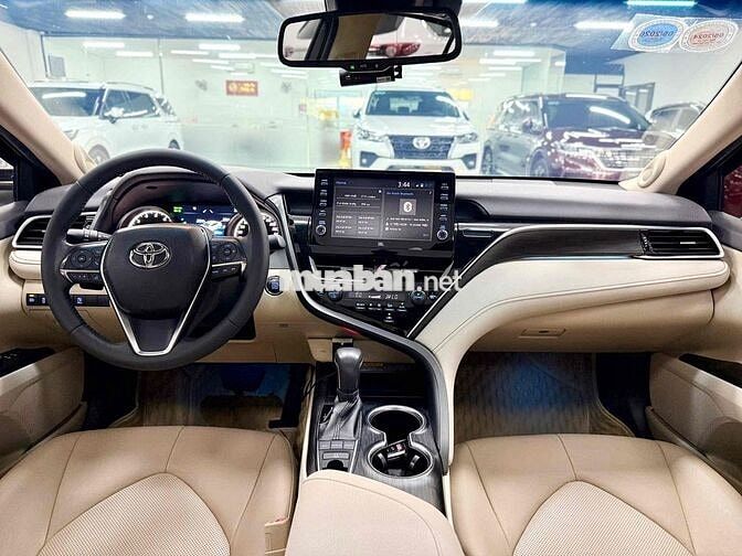 Toyota Camry 2023 2.0Q - 7000 km