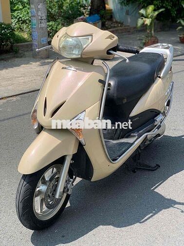 Xe honda Lead 2011 màu kem len ken mới 95 %