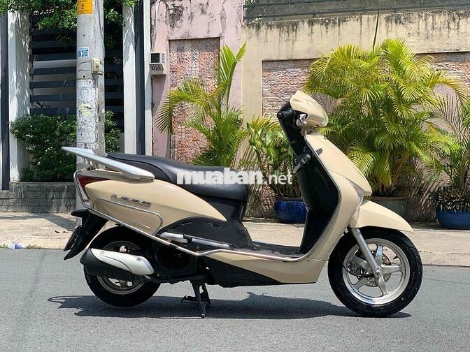 Xe honda Lead 2011 màu kem len ken mới 95 %