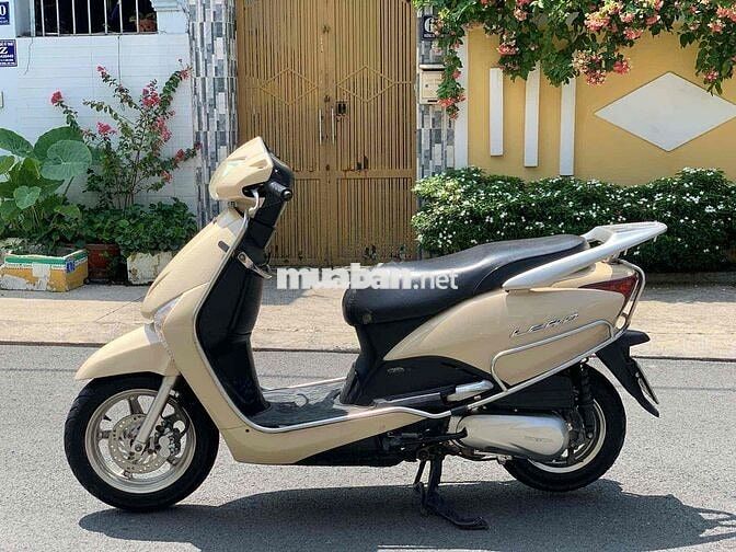 Xe honda Lead 2011 màu kem len ken mới 95 %
