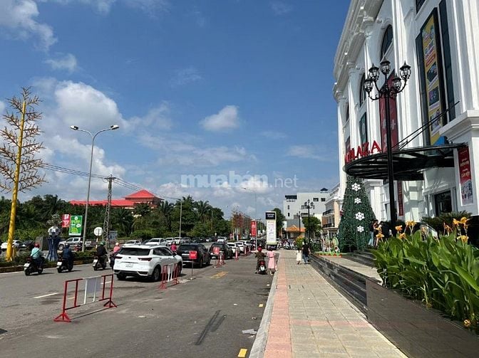Bán Gấp Căn Xẻ khe Shophous tại Vincom Thành phố Đông Hà, Quảng Trị 