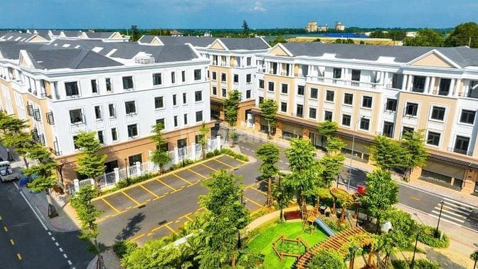 Bán Gấp Căn Xẻ khe Shophous tại Vincom Thành phố Đông Hà, Quảng Trị 