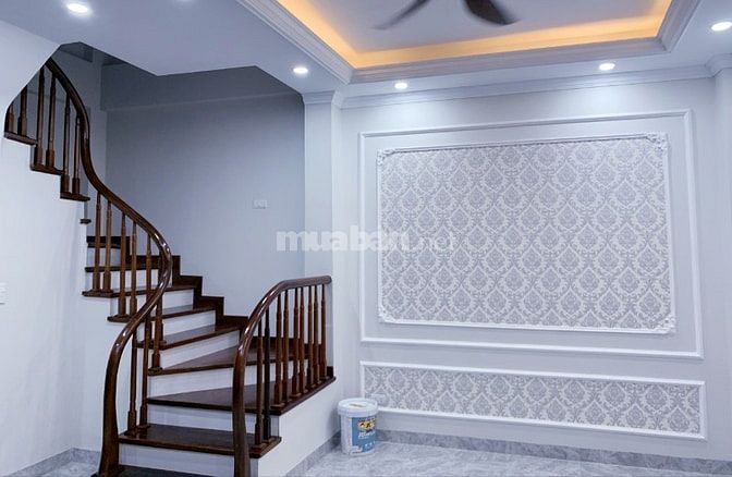 Bán nhà ngõ 107 Lĩnh Nam Hoàng Mai DT 30m2 xây 5 tầng, ngõ 30m oto
