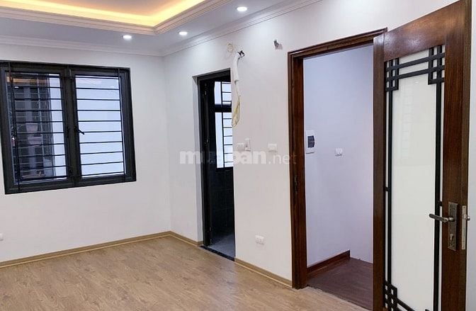Bán nhà ngõ 107 Lĩnh Nam Hoàng Mai DT 30m2 xây 5 tầng, ngõ 30m oto