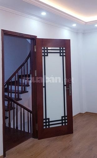 Bán nhà ngõ 107 Lĩnh Nam Hoàng Mai DT 30m2 xây 5 tầng, ngõ 30m oto