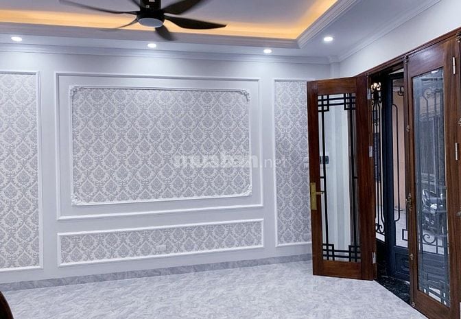 Bán nhà ngõ 107 Lĩnh Nam Hoàng Mai DT 30m2 xây 5 tầng, ngõ 30m oto