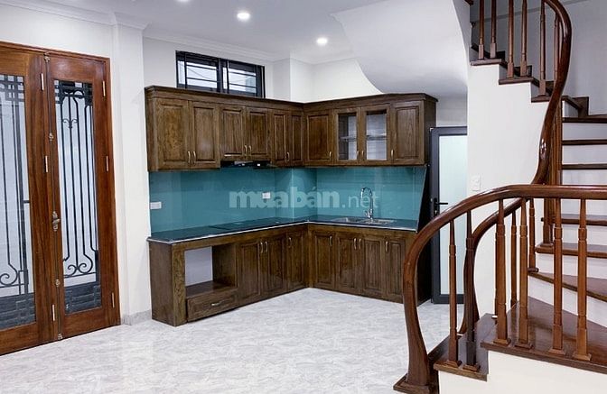 Bán nhà ngõ 107 Lĩnh Nam Hoàng Mai DT 30m2 xây 5 tầng, ngõ 30m oto