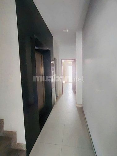 Cho thuê Hẻm xe tải Gia Phú, P1, Q6, 20 triệu có thang máy