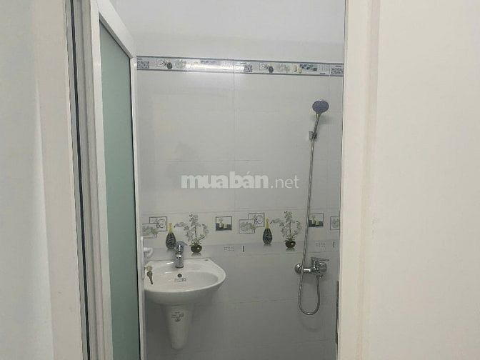 Bán nhà cách MT 40m. 2737//P.Thế.hiển. p7Q8