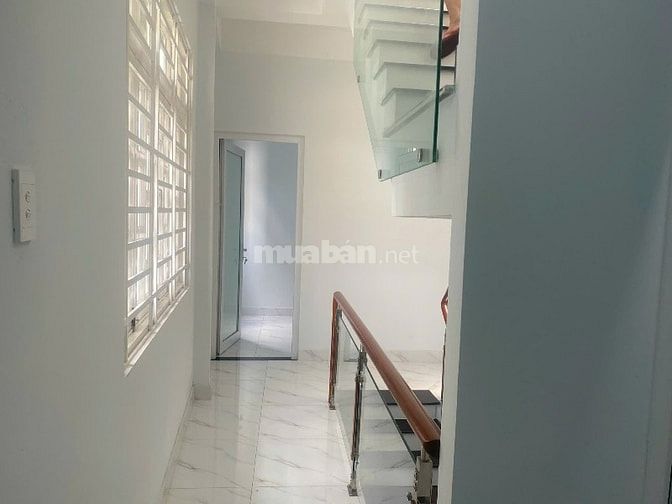Bán nhà cách MT 40m. 2737//P.Thế.hiển. p7Q8
