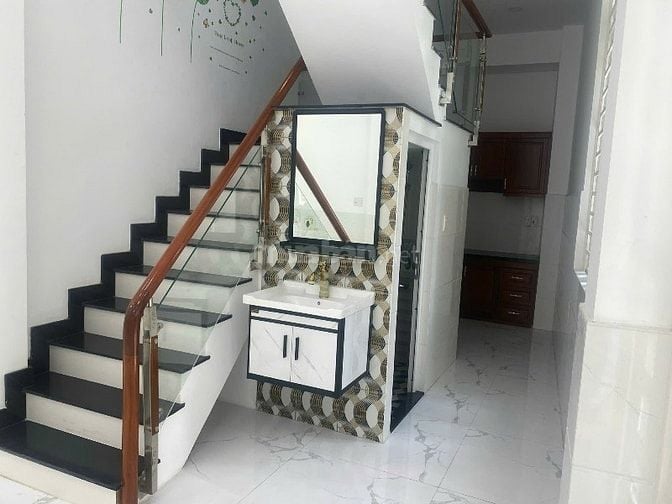 Bán nhà cách MT 40m. 2737//P.Thế.hiển. p7Q8