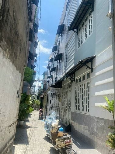 Bán nhà cách MT 40m. 2737//P.Thế.hiển. p7Q8