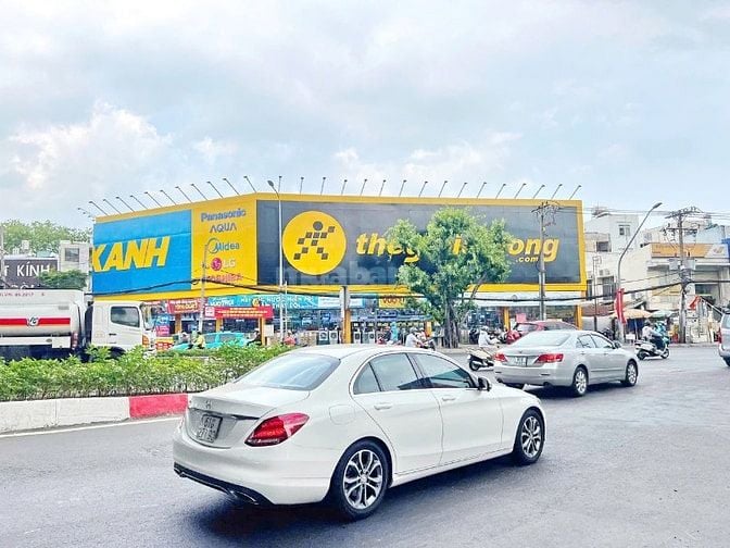 Bán mặt tiền huỳnh tấn phát quận 7