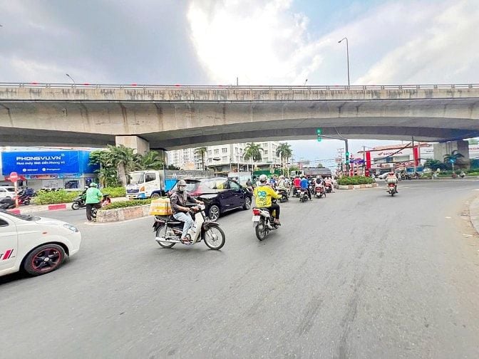 Bán mặt tiền huỳnh tấn phát quận 7
