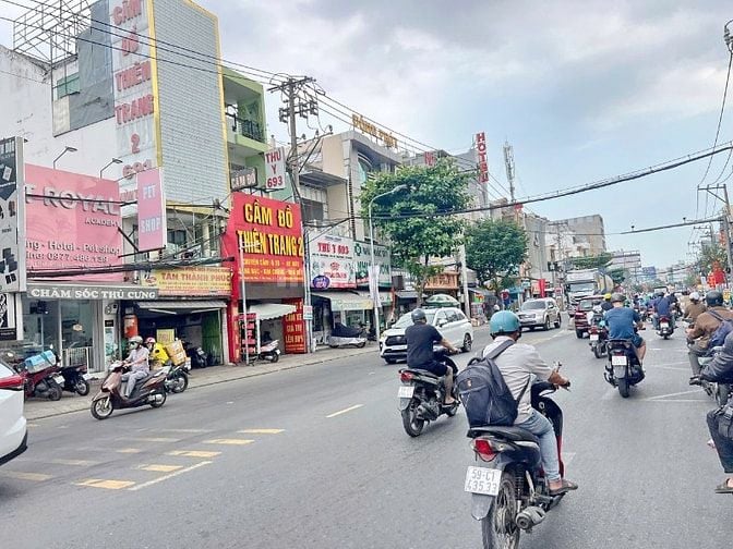 Bán mặt tiền huỳnh tấn phát quận 7