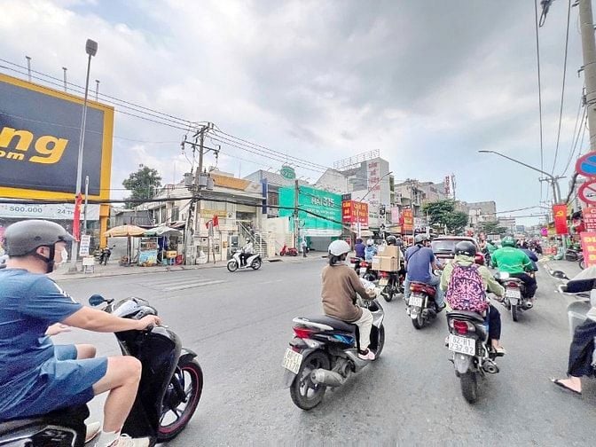 Bán mặt tiền huỳnh tấn phát quận 7