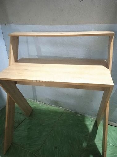 BÀN HỌC VÀ KỆ SÁCH GỖ ĐẸP MỚI 80%