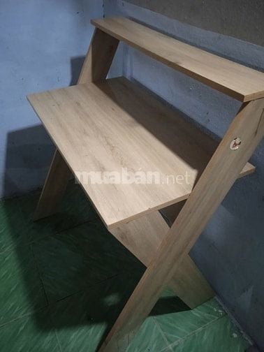 BÀN HỌC VÀ KỆ SÁCH GỖ ĐẸP MỚI 80%