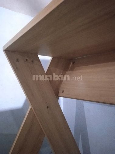 BÀN HỌC VÀ KỆ SÁCH GỖ ĐẸP MỚI 80%