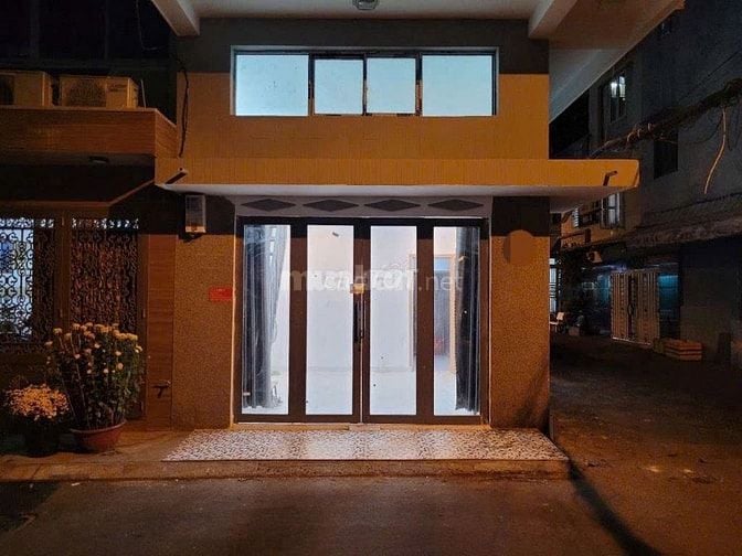 CHO THUÊ MẶT BẰNG QUẬN 4 GẦN 30m2 1 TRỆT 1 LỬNG