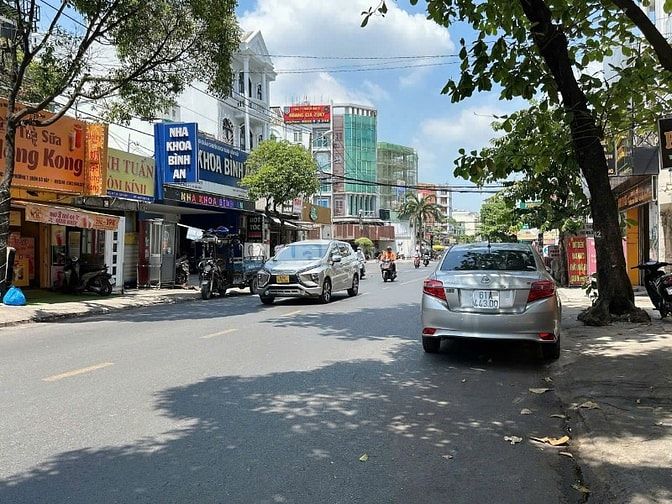 Nhà ngang 5m. Thang máy. Thiết kế Mới hiện đại. Yên tỉnh. Đầy tiện ích