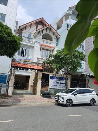 Thuê Xe Ô Tô Tự Lái TP.HCM - Giao Xe Miễn Phí, Không Giới Hạn KM