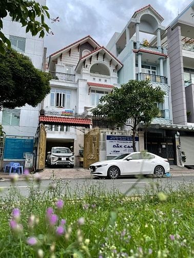 Thuê Xe Ô Tô Tự Lái TP.HCM - Giao Xe Miễn Phí, Không Giới Hạn KM