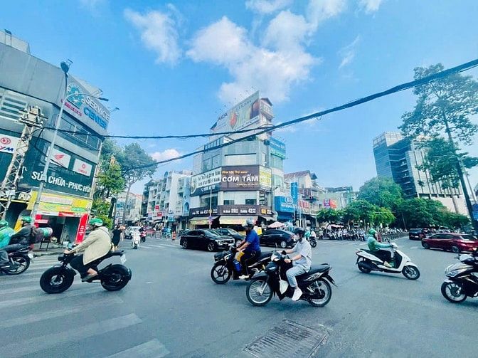 Góc 2MT Đinh Tiên Hoàng + Nguyễn Huy Tự KDTD