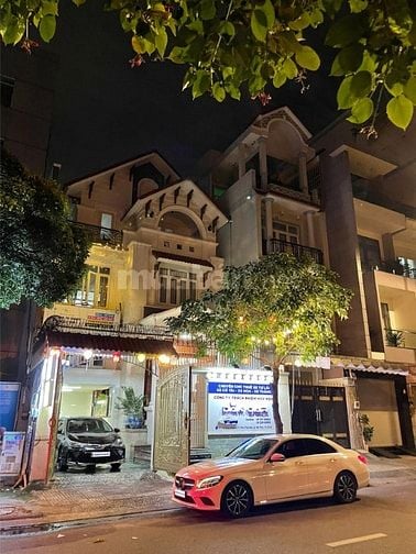 Thuê Xe Ô Tô Tự Lái TP.HCM - Giao Xe Miễn Phí, Không Giới Hạn KM