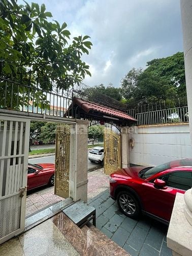 Thuê Xe Ô Tô Tự Lái TP.HCM - Giao Xe Miễn Phí, Không Giới Hạn KM