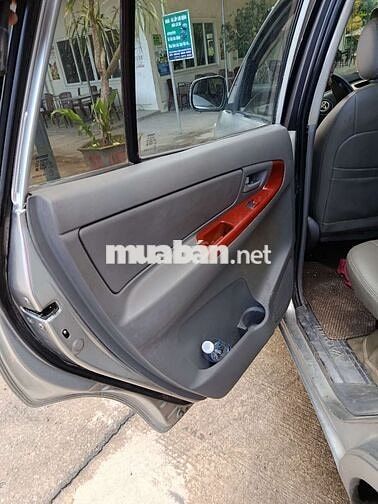 Toyota Innova 2008 J - 686868 km