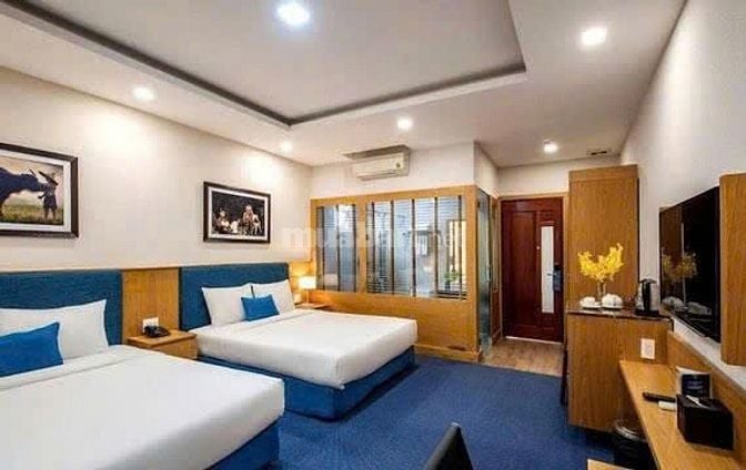 Bán Khách sạn 3 Sao, 45 Phòng, Mặt tiền khu Sân Bay- Tân Bình