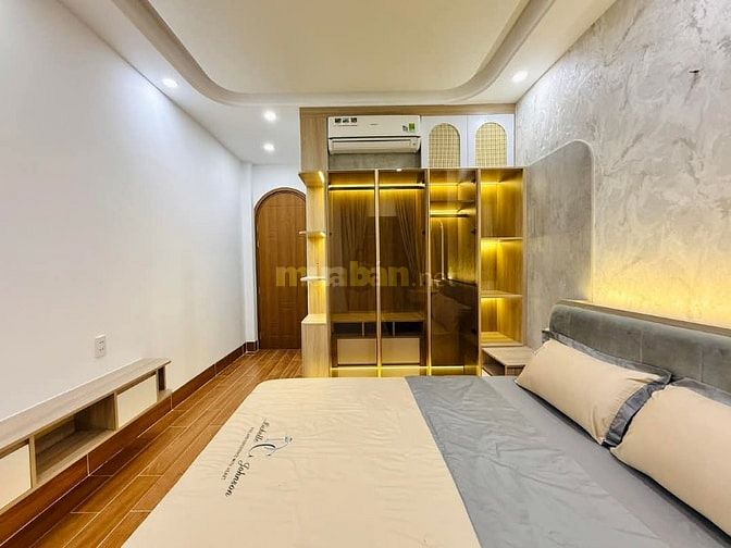 Bán nhà mới full nội thất 1 trệt 3L gần công viên Làng Hoa