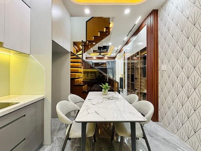 Bán nhà mới full nội thất 1 trệt 3L gần công viên Làng Hoa