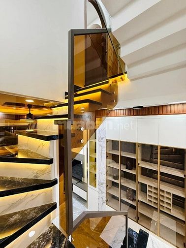 Bán nhà mới full nội thất 1 trệt 3L gần công viên Làng Hoa
