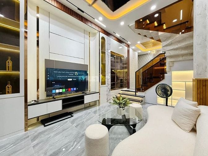 Bán nhà mới full nội thất 1 trệt 3L gần công viên Làng Hoa