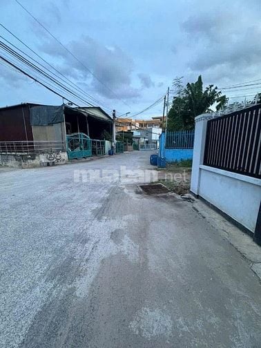 Kẹt tiền cần Bán đất 6x14 tặng căn nhà ngay Thới Tam Thôn Hóc Môn giá 