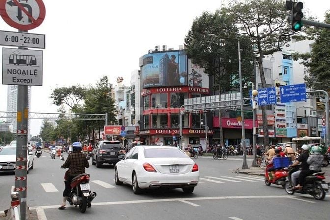 Mặt tiền Trần Hưng Đạo Quận 1, 130m2 đất nở hậu, 5 tầng, chỉ 380tr/m2