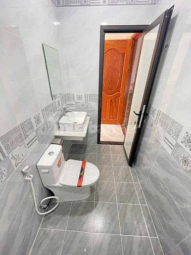 Nhà có thang máy 5.5 tấm 4x19 hẻm 1 sẹc HƯƠNG LỘ 2