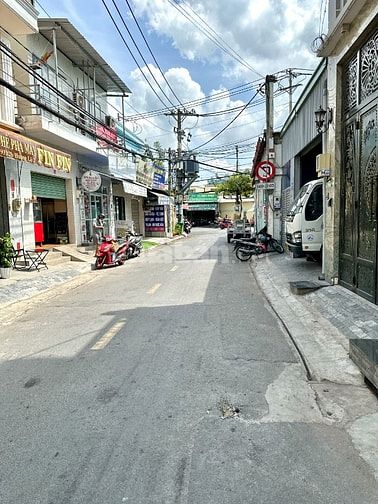 Nhà có thang máy 5.5 tấm 4x19 hẻm 1 sẹc HƯƠNG LỘ 2