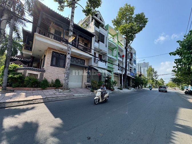 BIỆT THỰ GỖ LIM - TRUNG TÂM XA HOA QUẬN 6 NGAY BÌNH PHÚ  - ĐẲNG CẤP