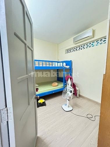 CC 52 P5 Q8 2PN 63m2 thang máy, tặng Nội thất, sổ sẵn, lầu thấp 