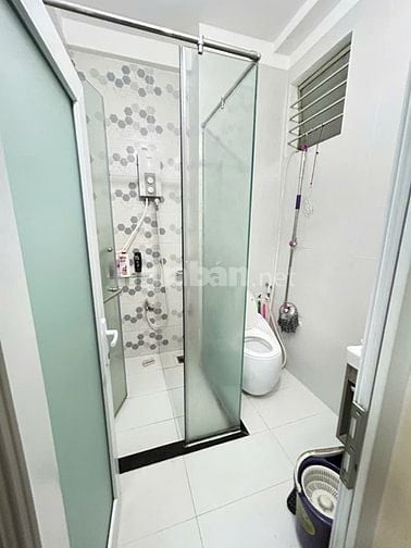 CC 52 P5 Q8 2PN 63m2 thang máy, tặng Nội thất, sổ sẵn, lầu thấp 